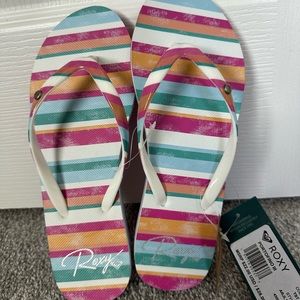 Roxy girls flip flops.